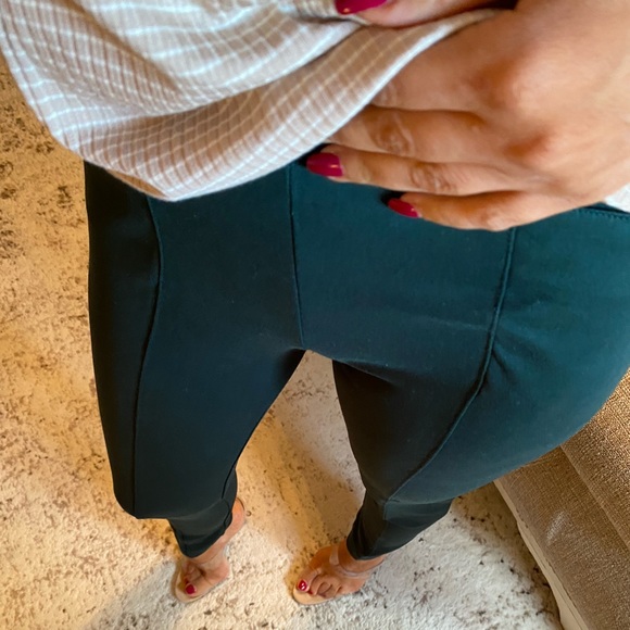 - New🍂Gorgeous fall green ankle pants - Picture 5 of 7